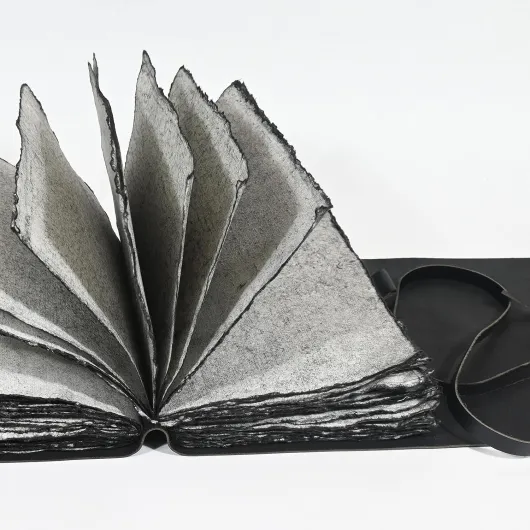 Journal vintage en cuir noir – 200 pages de papier rustique gris, pages non lignées, livre d'ombres, grimoire, carnet indésirable, cadeaux médiévaux fantaisie, carnet de croquis, scrapbooking (noir