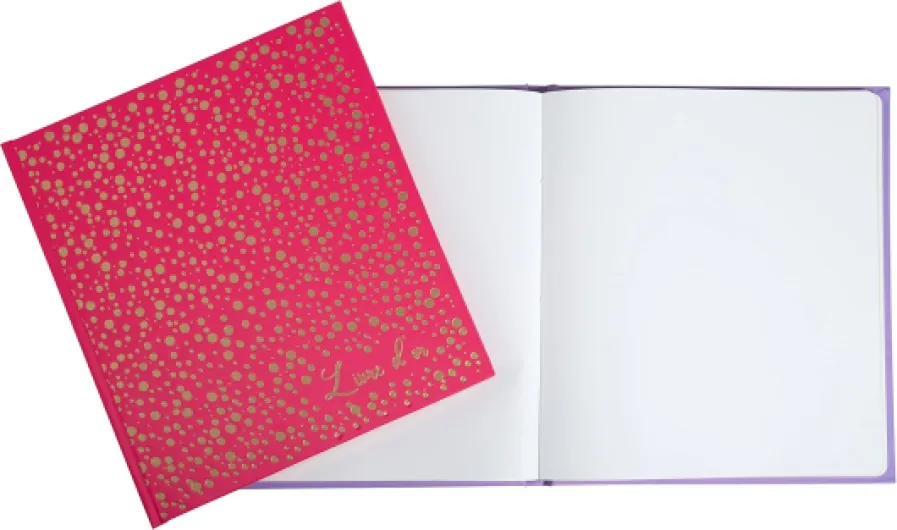 Réf - 386E - 1 Livre d'or tendance Plum' - Format carré 21x19 cm - En simili-cuir avec marquage titre doré "Livre d'or" et tranche or - 140 pages blanches unies - Coloris : framboise 21 x 19 cm 140 pages blanches Plum Framboise