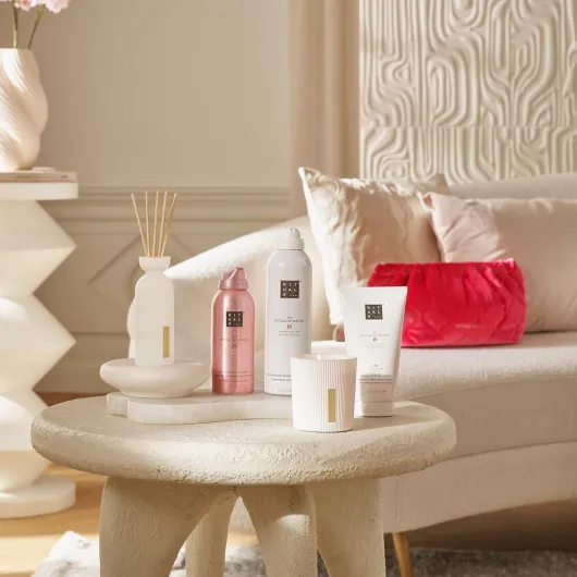 RITUALS The Ritual of Sakura Grand coffret cadeau – Produits de soins de la maison et de la peau avec fleur de cerisier et lait de riz, comprend une trousse de toilette réutilisable – Un kit de soins L - Amazon Special